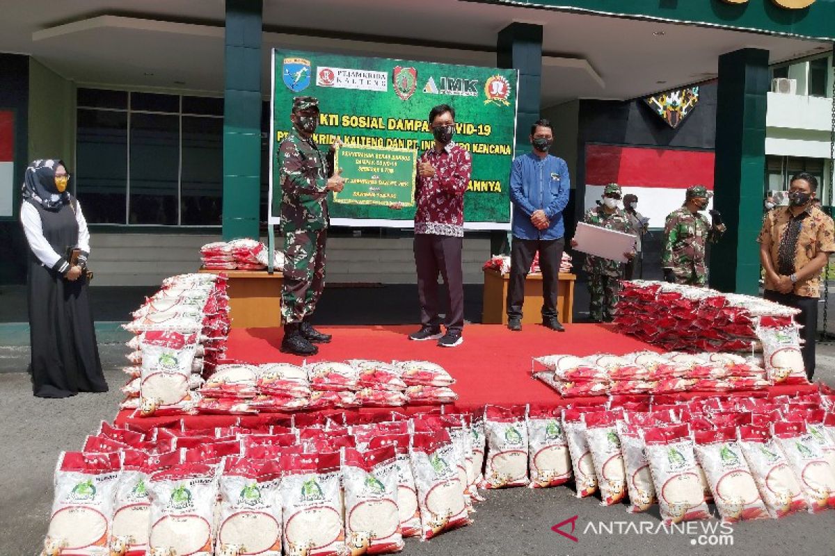 Jamkrida-PT IMK bekerja sama TNI AD, salurkan bantuan beras di Kalteng