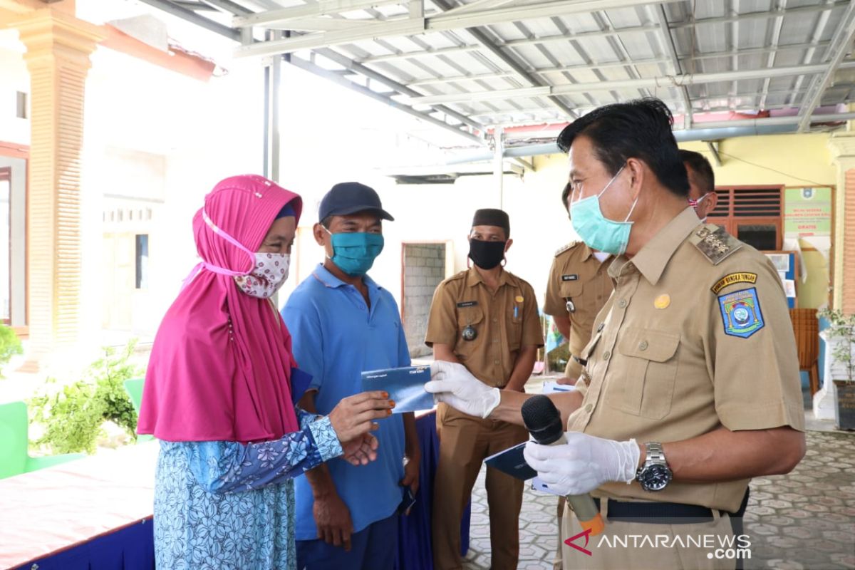 Pemkab Bangka Tengah salurkan BLT untuk lima desa