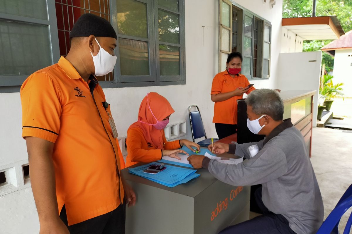 Kantor Pos Kisaran salurkan dana BST