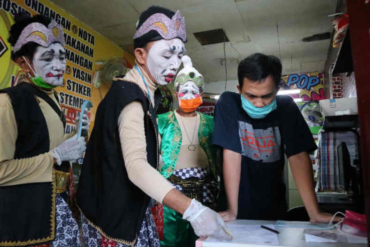 Wayang wong sosialisasikan PSBB di Cirebon