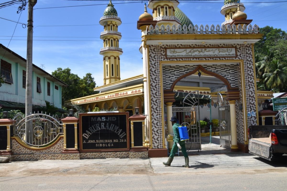 Pemkot Sibolga kembali semprot masjid dan fasilitas umum