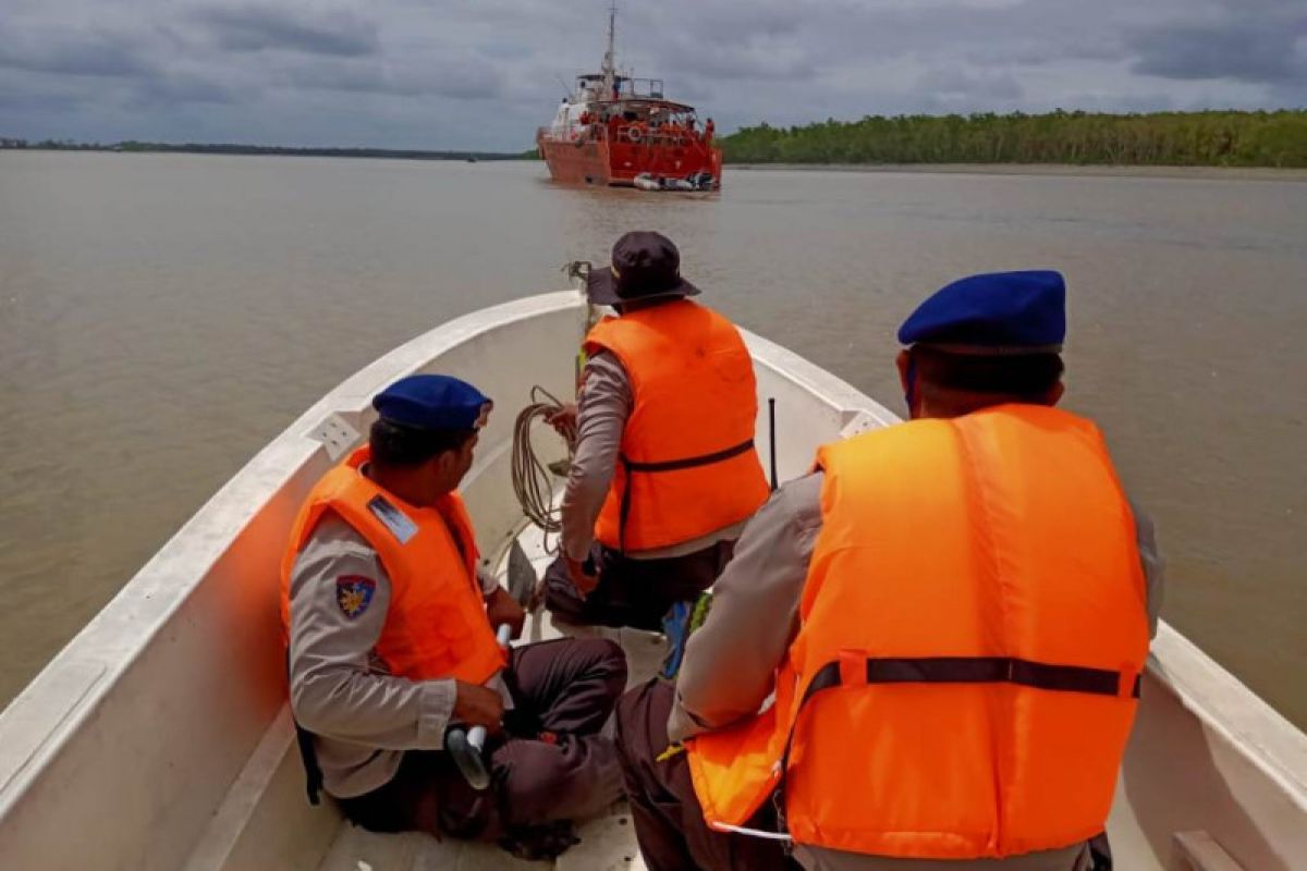 Polisi dan SAR Merauke temukan empat warga akibat perahu tenggelam di sungai Kumbe