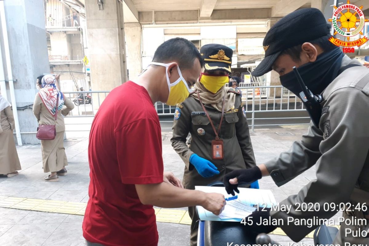 9 warga di Kelurahan Pulo ditegur karena tidak bermasker