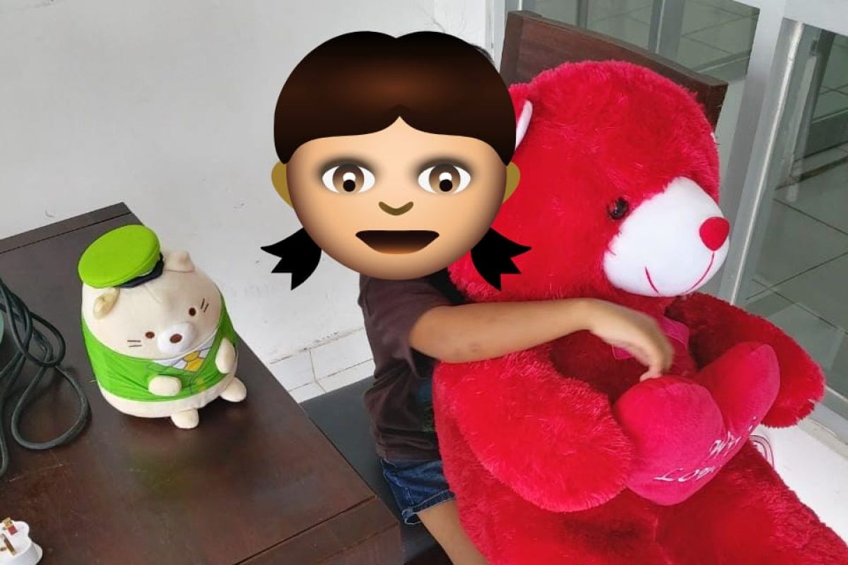 Boneka untuk Tiara temani tidur malam