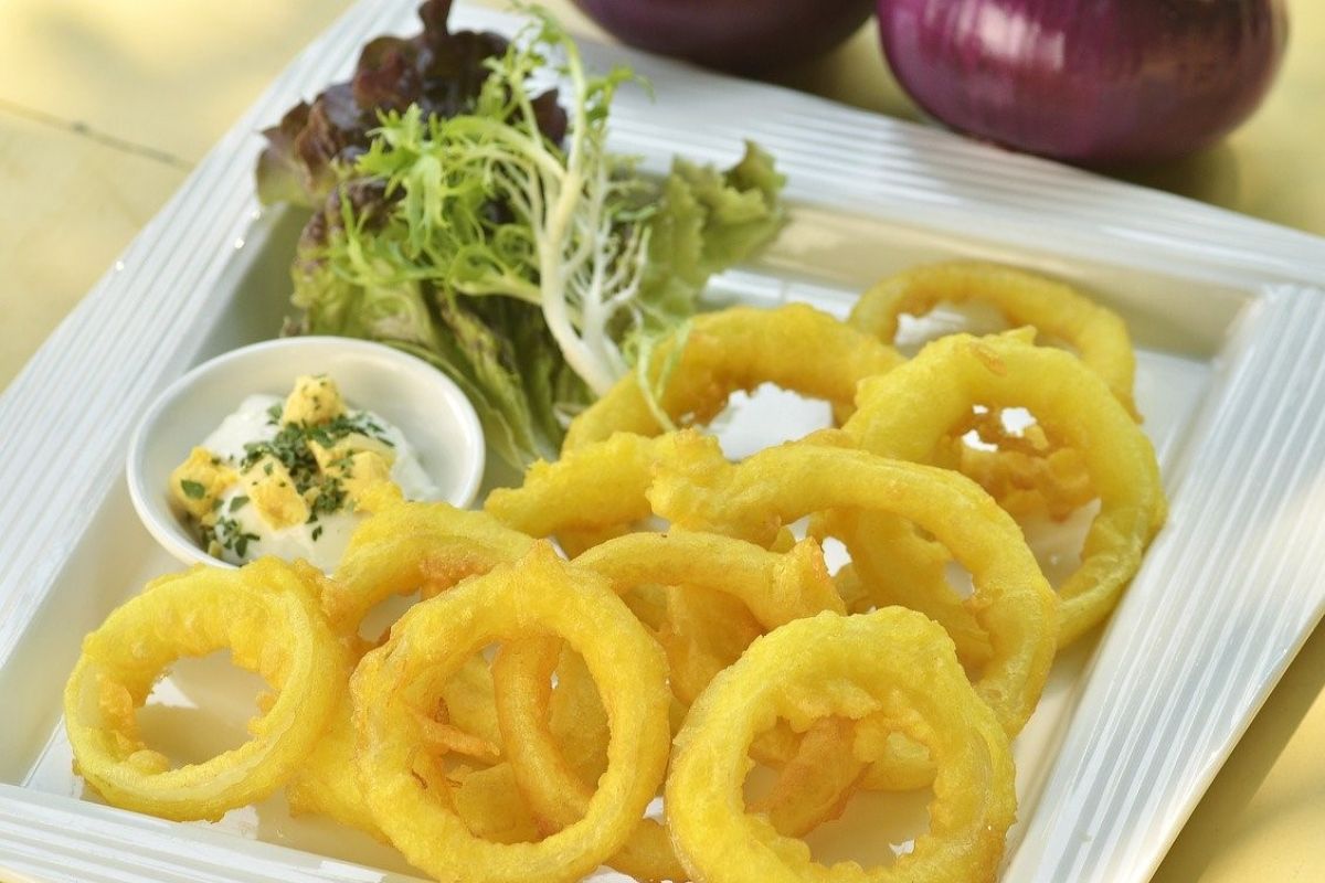 Efek bagi kulit, suka makan gorengan berlebih saat buka puasa?