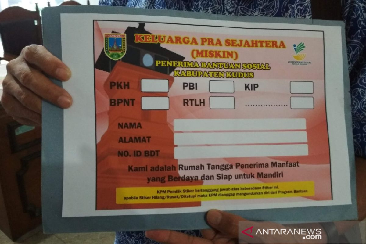 Rumah warga penerima bantuan sosial di Kudus segera ditempeli stiker