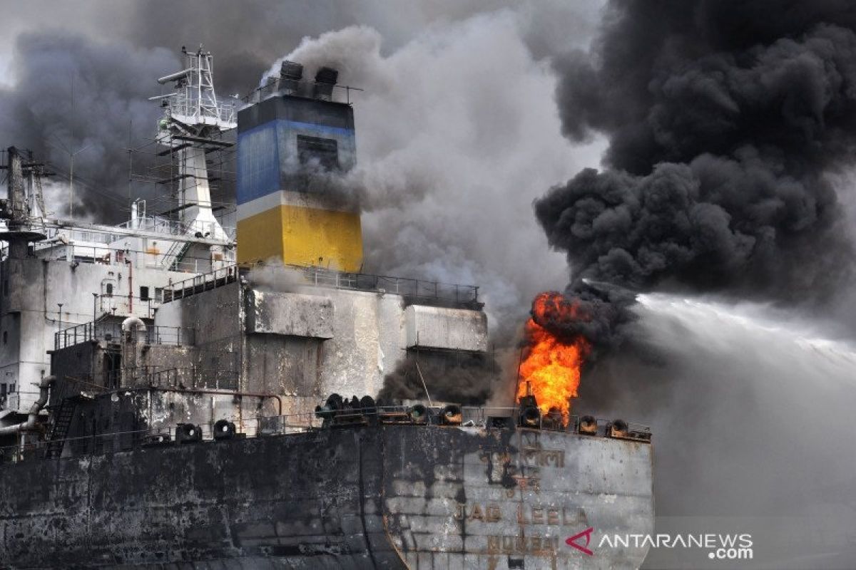 Hangus, 5 dari 7 korban kebakaran kapal di Belawan sulit dikenali