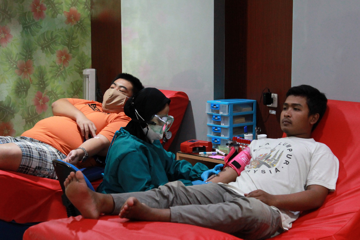 Warga antusias ikut donor darah di PMI Kediri