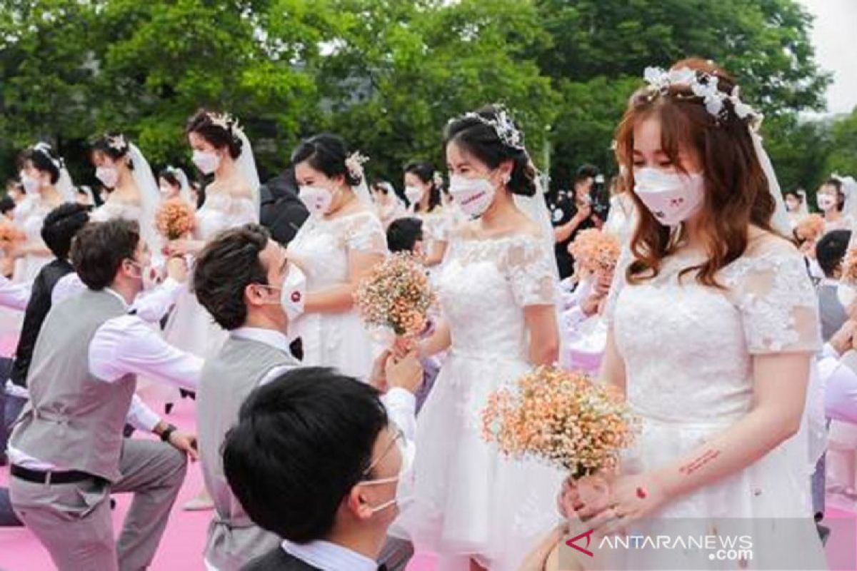 Pernikahan massal perayaan Ali Day di markas Alibaba Kota Hangzhou