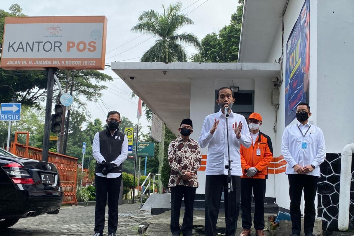 Presiden Jokowi minta warga yang belum terdaftar terima bansos untuk lapor