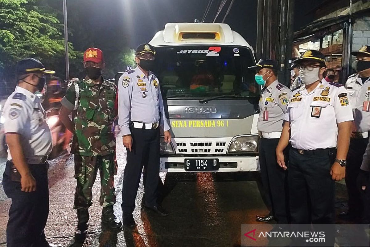 Penumpang travel ilegal di Jaktim tidak penuhi persyaratan jalan