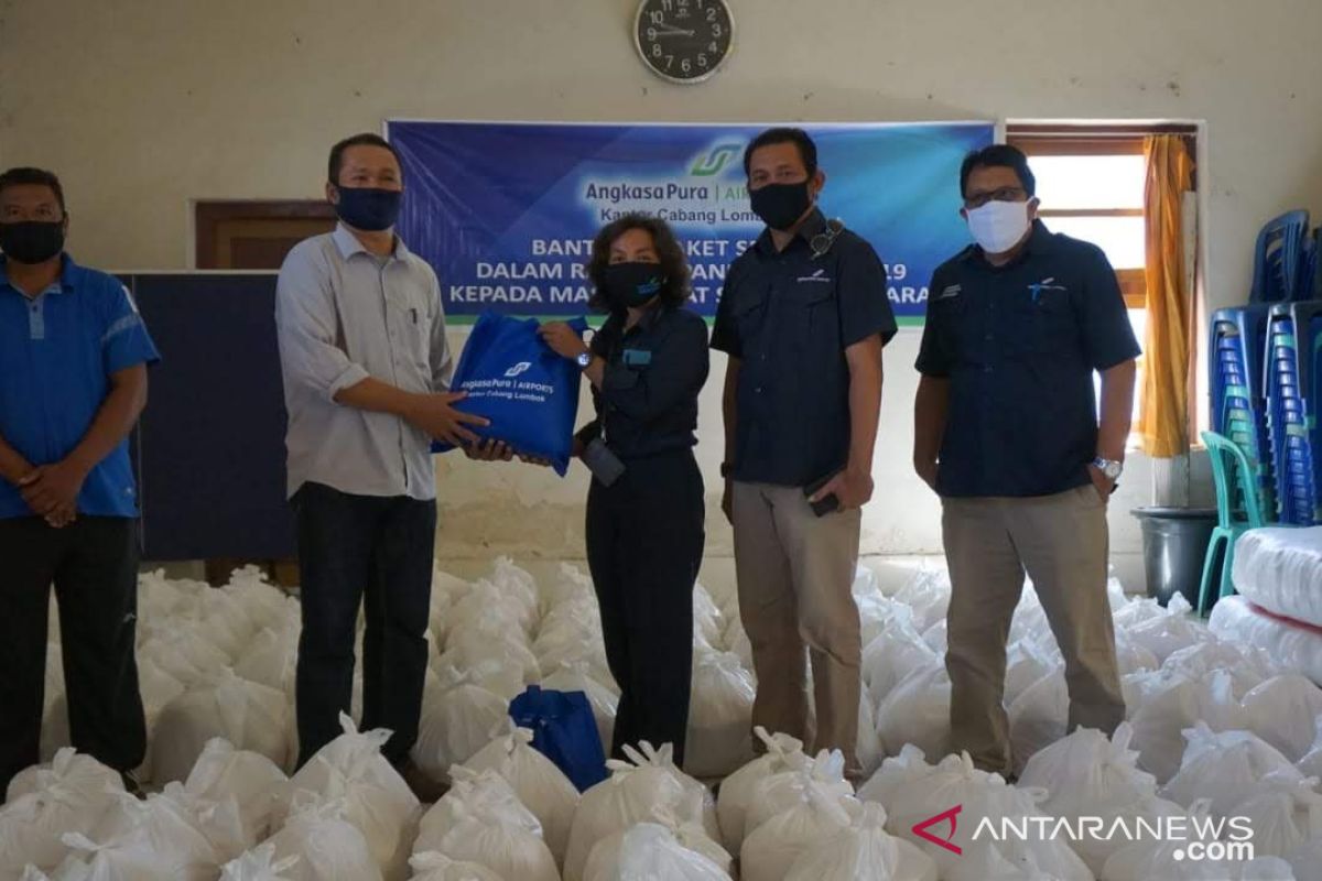 Angkasa Pura I Lombok membagikan 1.800 paket sembako