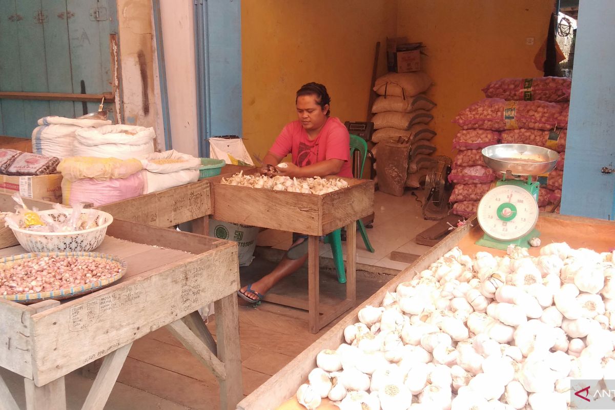 Harga bawang merah di Pasar Kota Sorong tembus Rp100.000