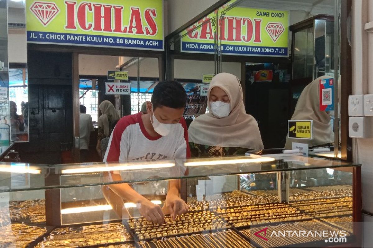 Meski harga emas turun, minat masyarakat di Aceh tetap lemah