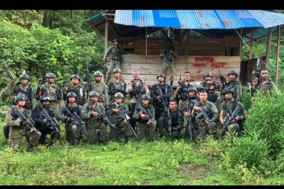 Polisi memburu lima pelaku pembunuhan anggota Brimob