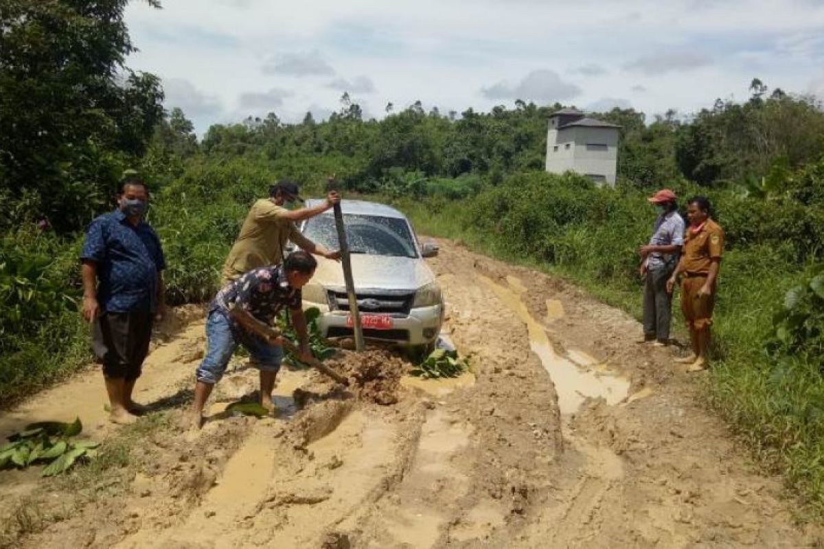 Rusak parah, ruas jalan Kurun-Sarerangan-Tewah harus segera diperbaiki