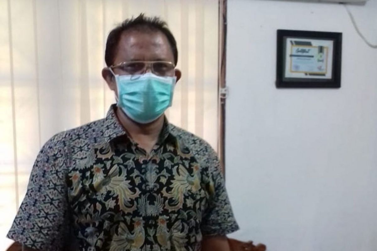 Semen Padang Bagikan Masker untuk  awak media