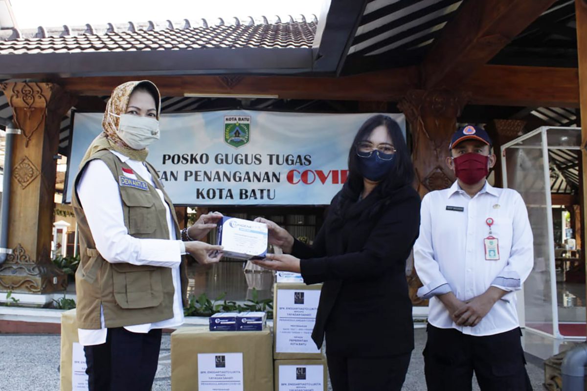 Mantan Mendag Enggartiasto salurkan bantuan alkes ke Kota Batu