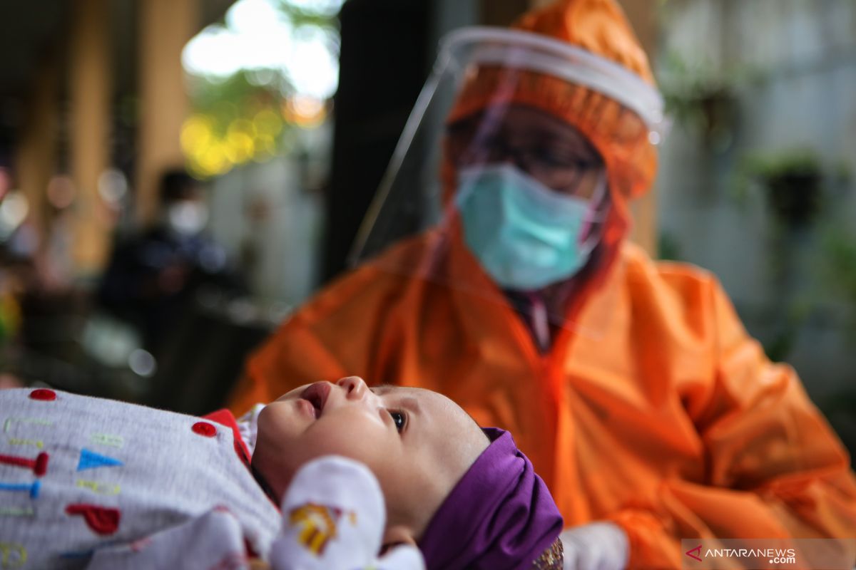 Bayi sembilan bulan di Kediri terinfeksi virus corona