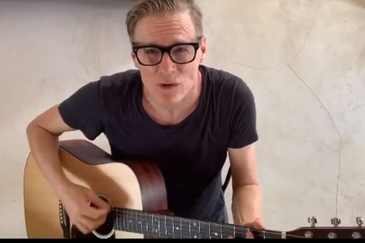 Bryan Adams minta maaf atas unggahan bernada rasisme soal COVID-19