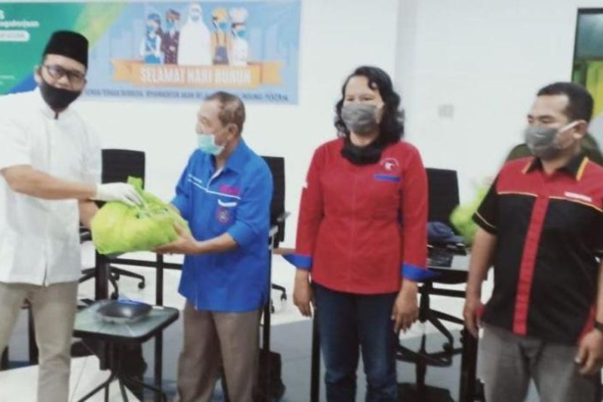 4.000 pekerja dapat bantuan sembako dari BP Jamsostek Sumbagut di May Day