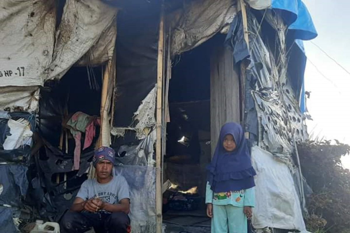 Merasa prihatin, warga Alahan Panjang galang dana untuk biaya bedah rumah Susanti