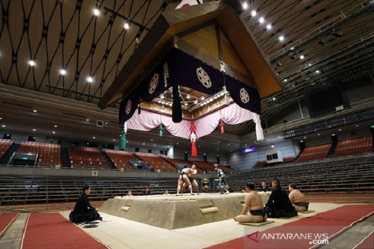 Seorang pegulat sumo Jepang meninggal akibat terinfeksi virus corona