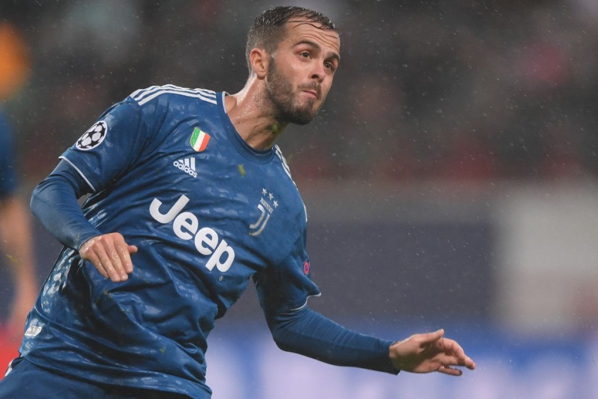 Barcelona dan PSG sudah tawar pemain Juventus Miralem Pjanic