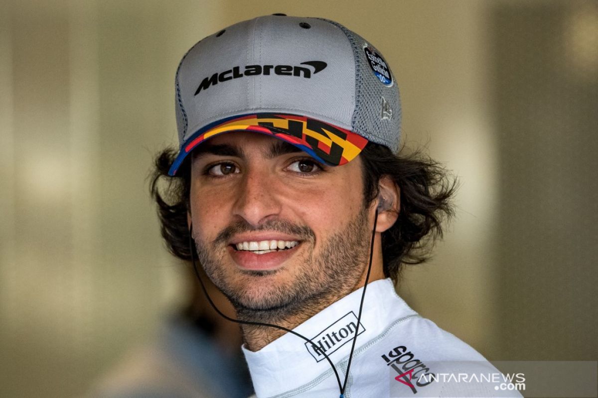 Apa alasan Ferrari memilih Carlos  Sainz?