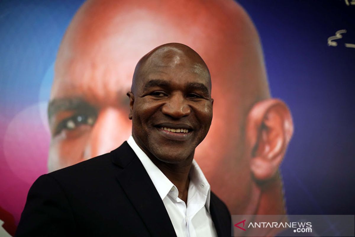 Evander Holyfield ikuti Mike Tyson unggah video latihan