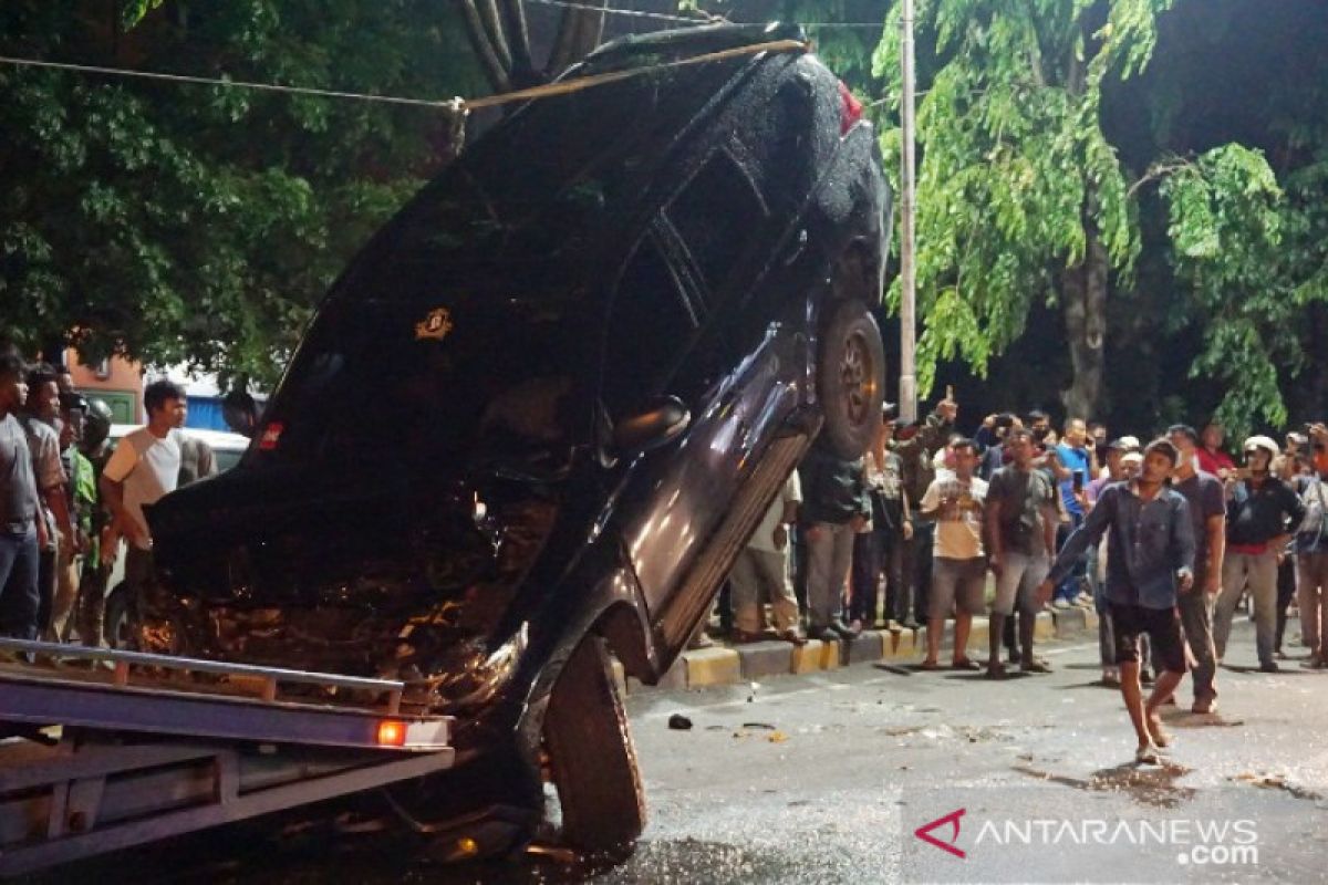 Kejadian kecelakaan beruntun 4 mobil terjadi saat hendak buka puasa