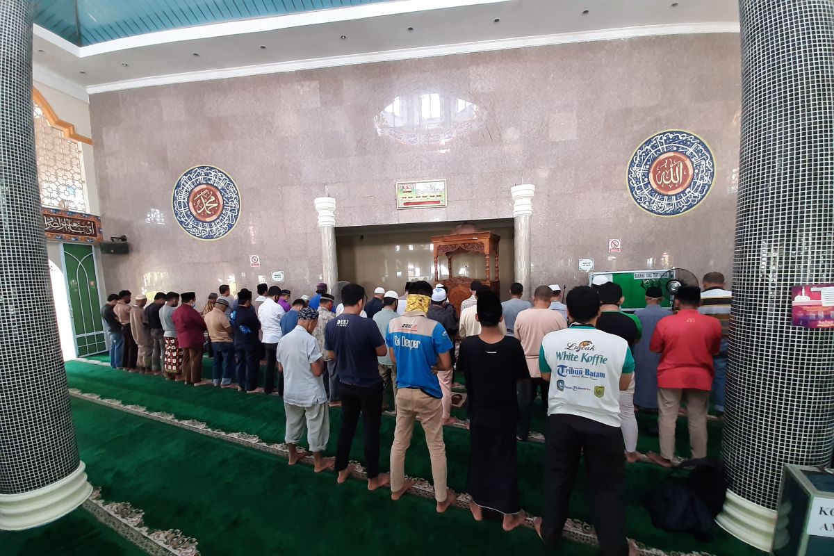 MUI Kepri perbolehkan shalat berjamaah di masjid