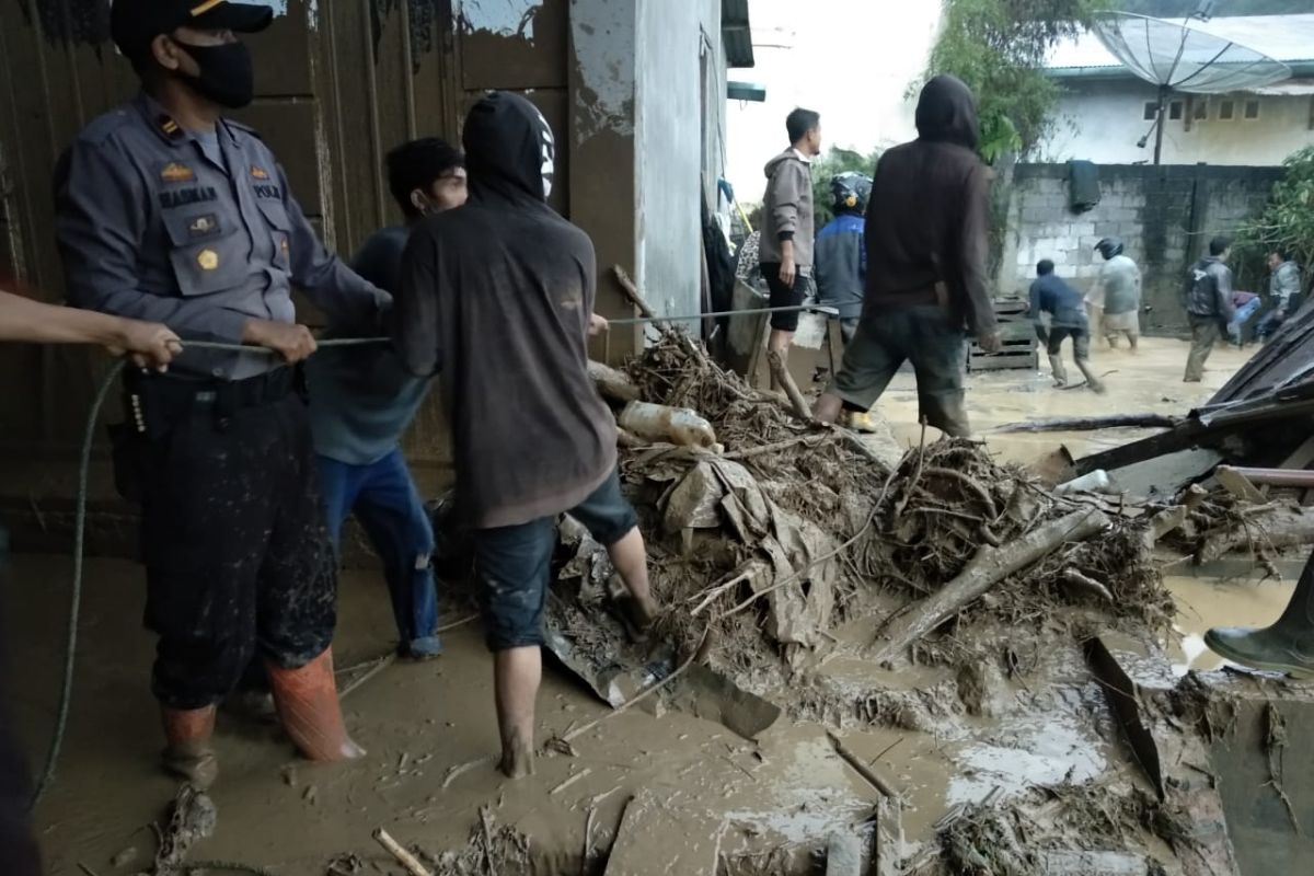 Aceh Tengah dilanda banjir bandang yang rusak puluhan rumah warga