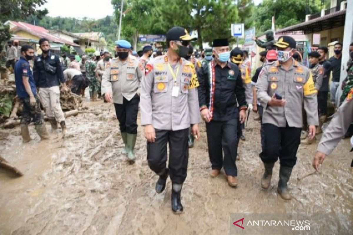 Kapolda Aceh ajak masyarakat jaga alam saat kunjungi lokasi banjir