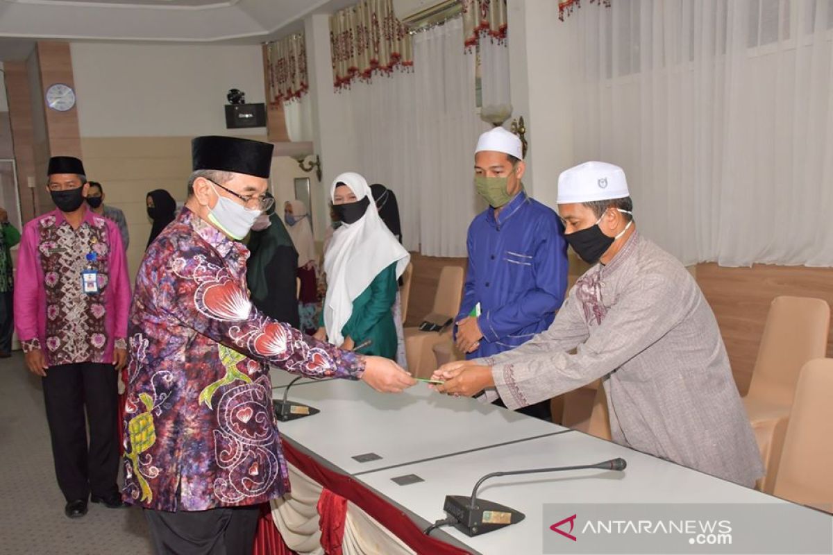 Insentif daerah HSS Rp687,5 juta untuk ustadz-ustadzah dan mahasiswa berprestasi