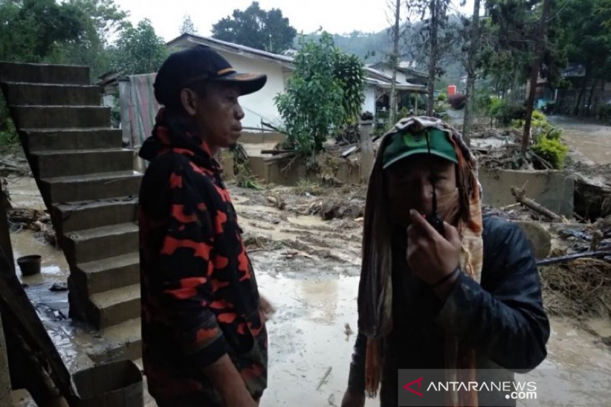 Jaringan seluler lelet hambat penanganan bencana di Gayo