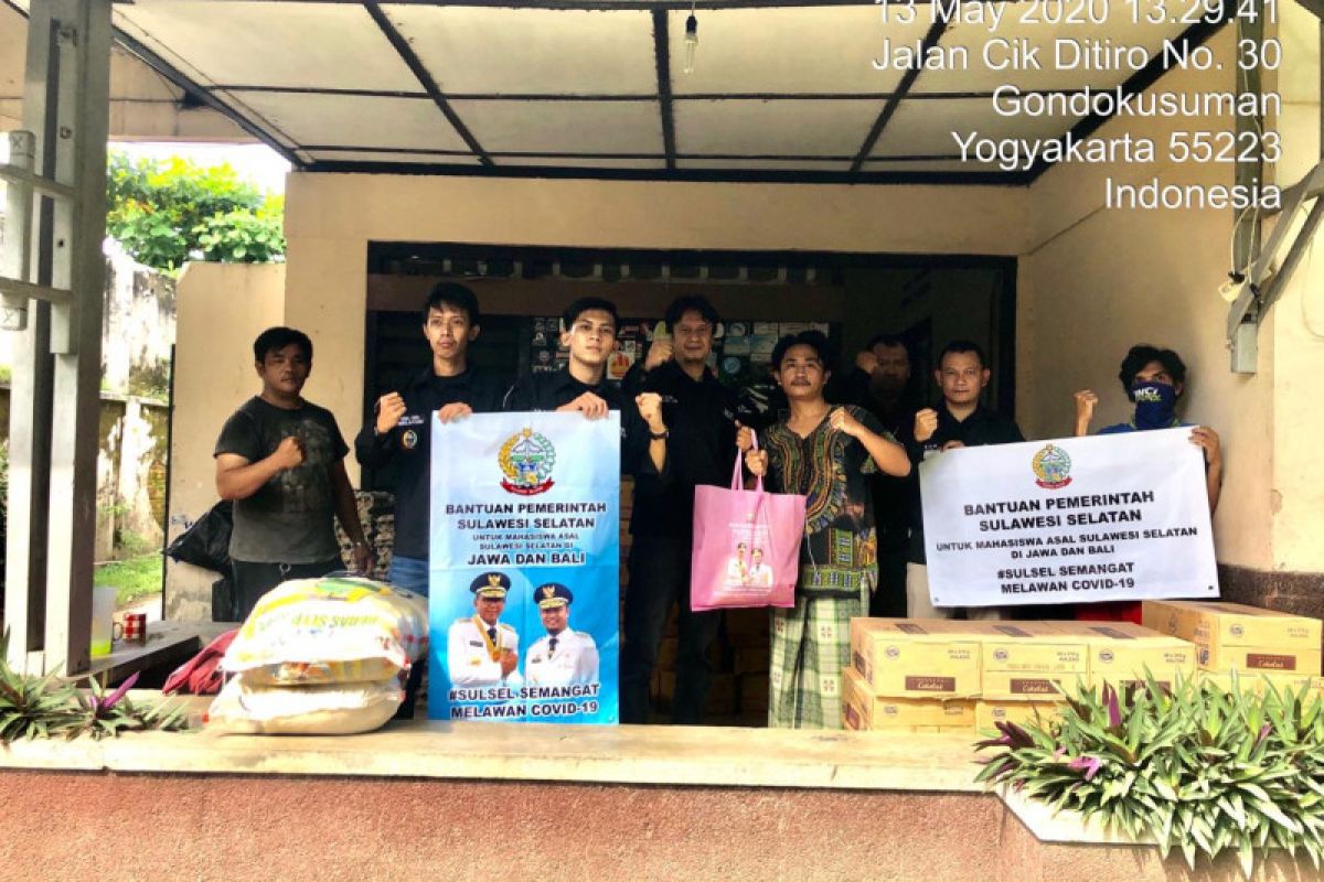 Sulsel salurkan 844 paket ke mahasiswa di Jawa dan Bali