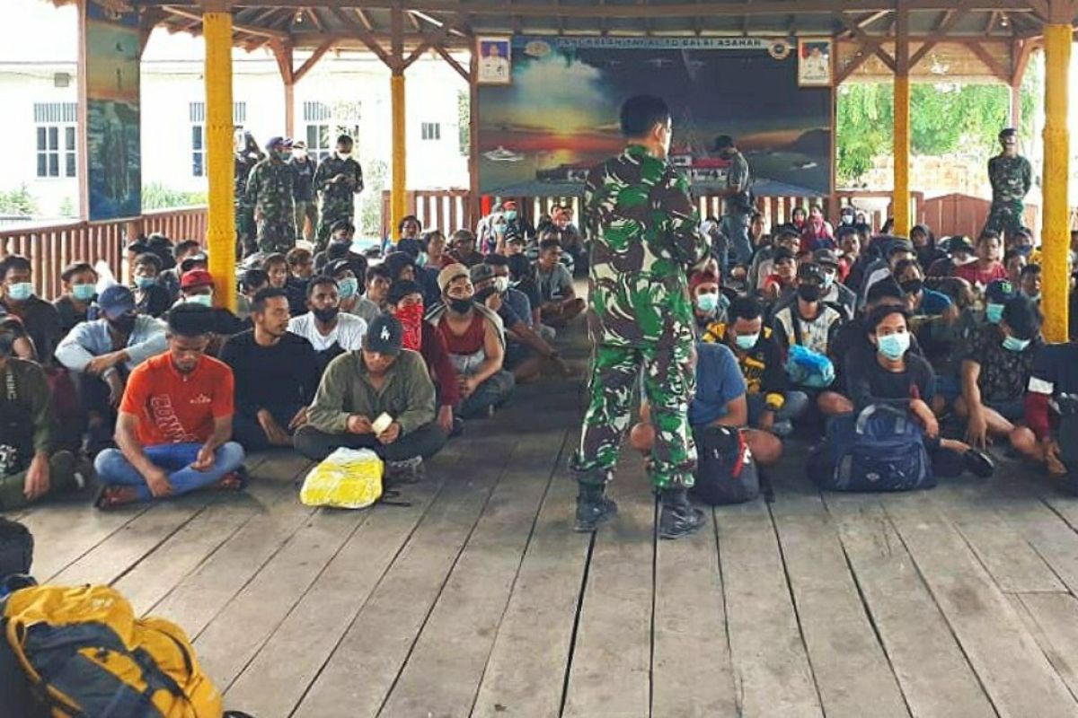 TNI AL kembali amankan 124 TKI ilegal