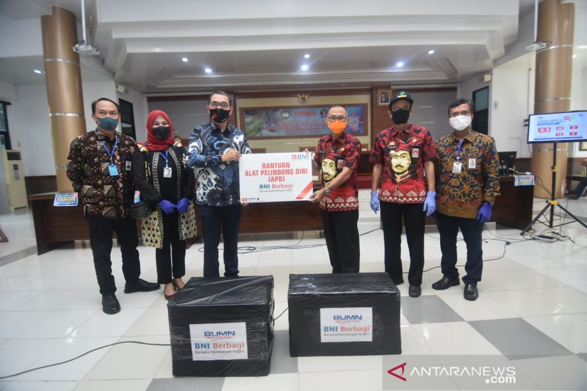 BNI Wilayah Makassar salurkan bantuan APD ke Kabupaten Gowa