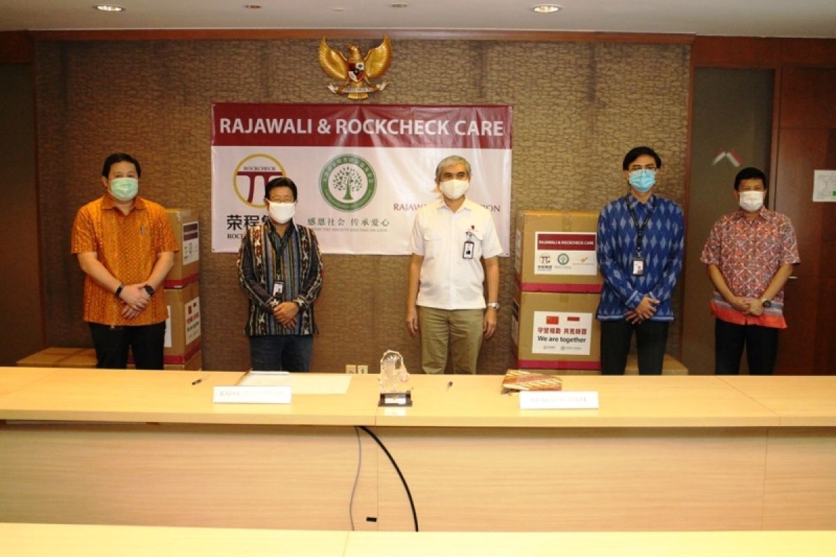 Rockcheck Group dan Rajawali Corpora salurkan bantuan satu juta masker