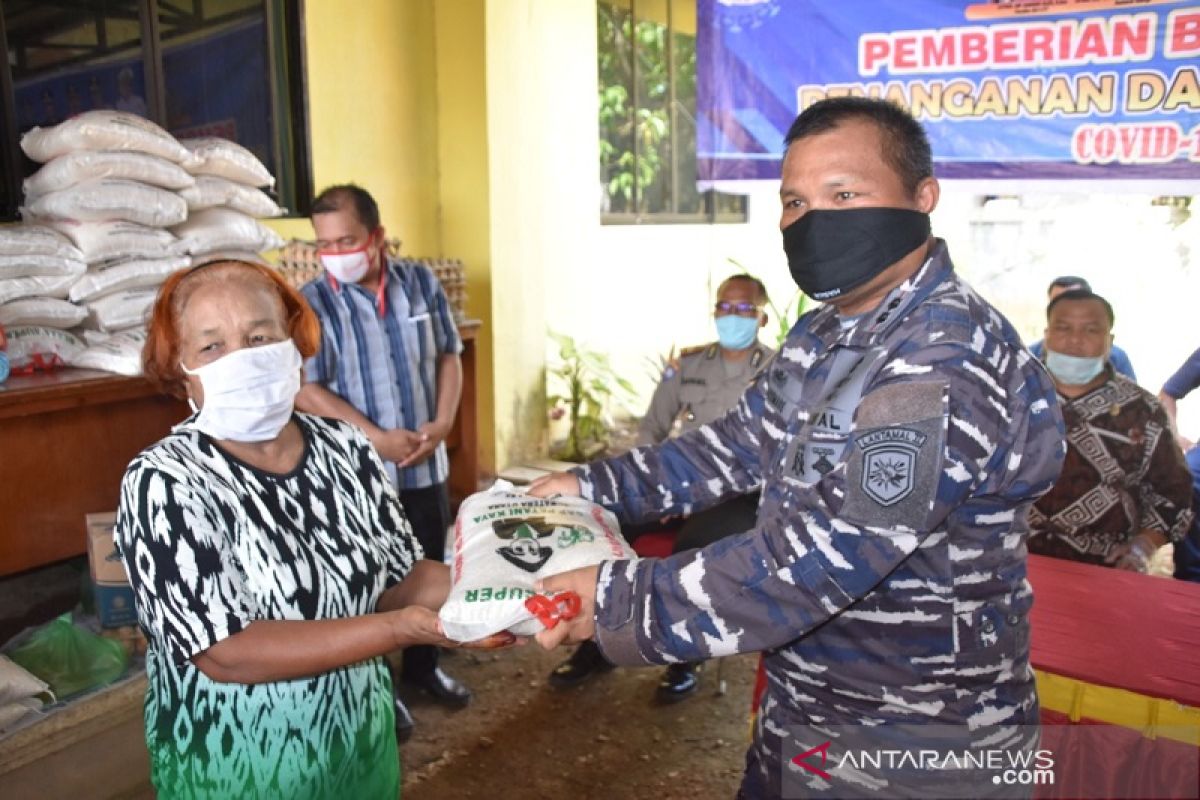 Bansos COVID-19 tahap I di Kelurahan Aek Muara Pinang disalurkan