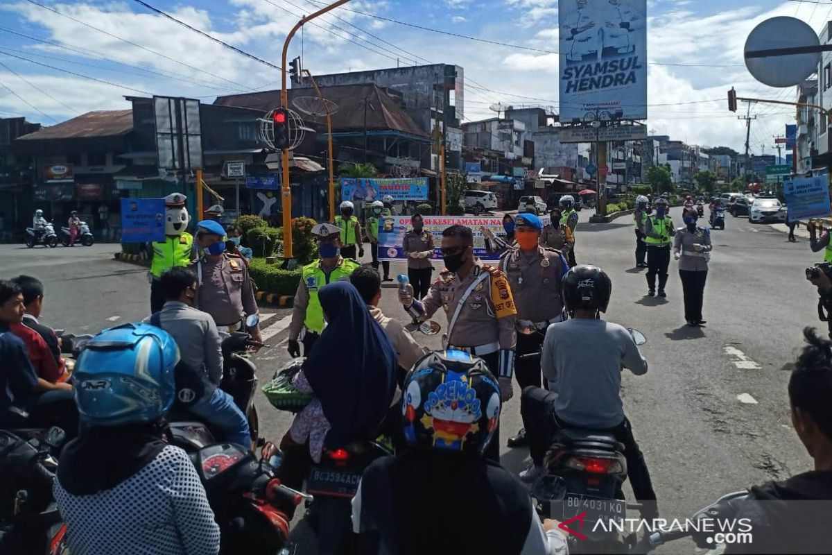 Sopir angkutan yang terdampak COVID-19 peroleh BLT dari Korlantas Polri