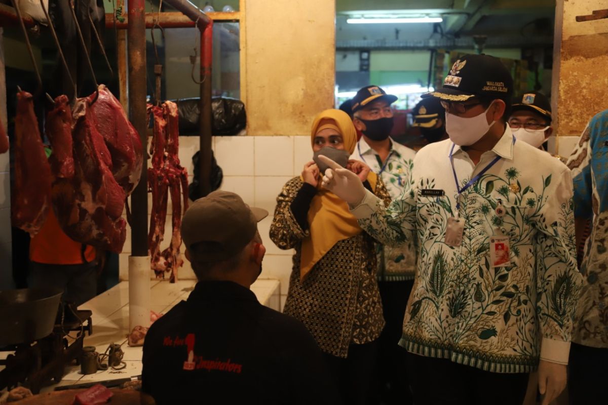 Wali Kota pastikan tidak ada daging oplosan beredar di Jaksel