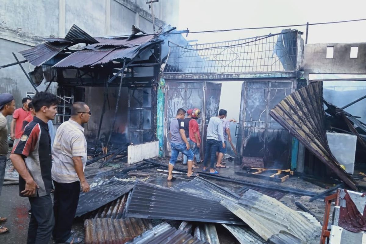 Lima ruko milik warga Medang Ara Abdya terbakar