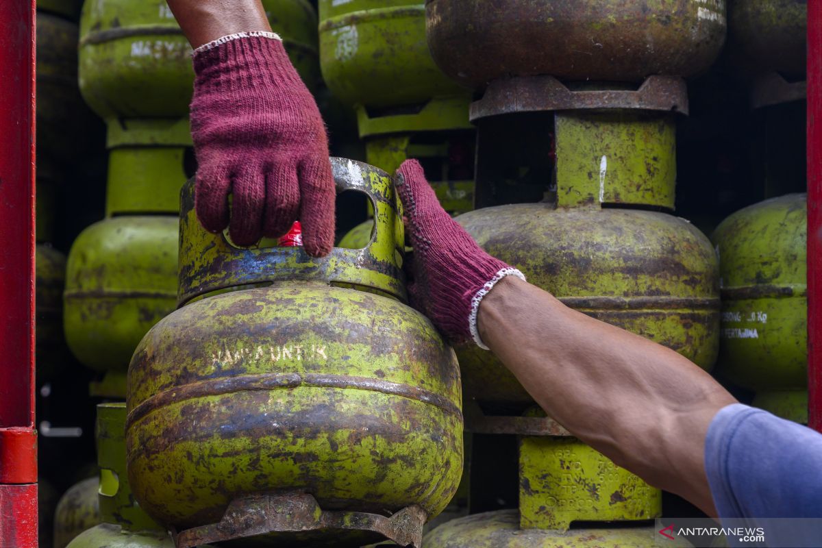 Pertamina sanksi 30 pangkalan elpiji bersubsidi berbuat curang