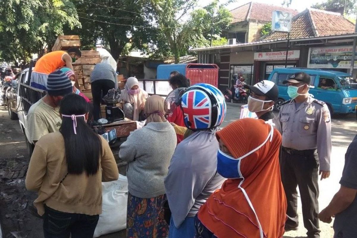 Perum Bulog Lebak-Pandeglang stabilkan harga bahan pokok melalui operasi pasar