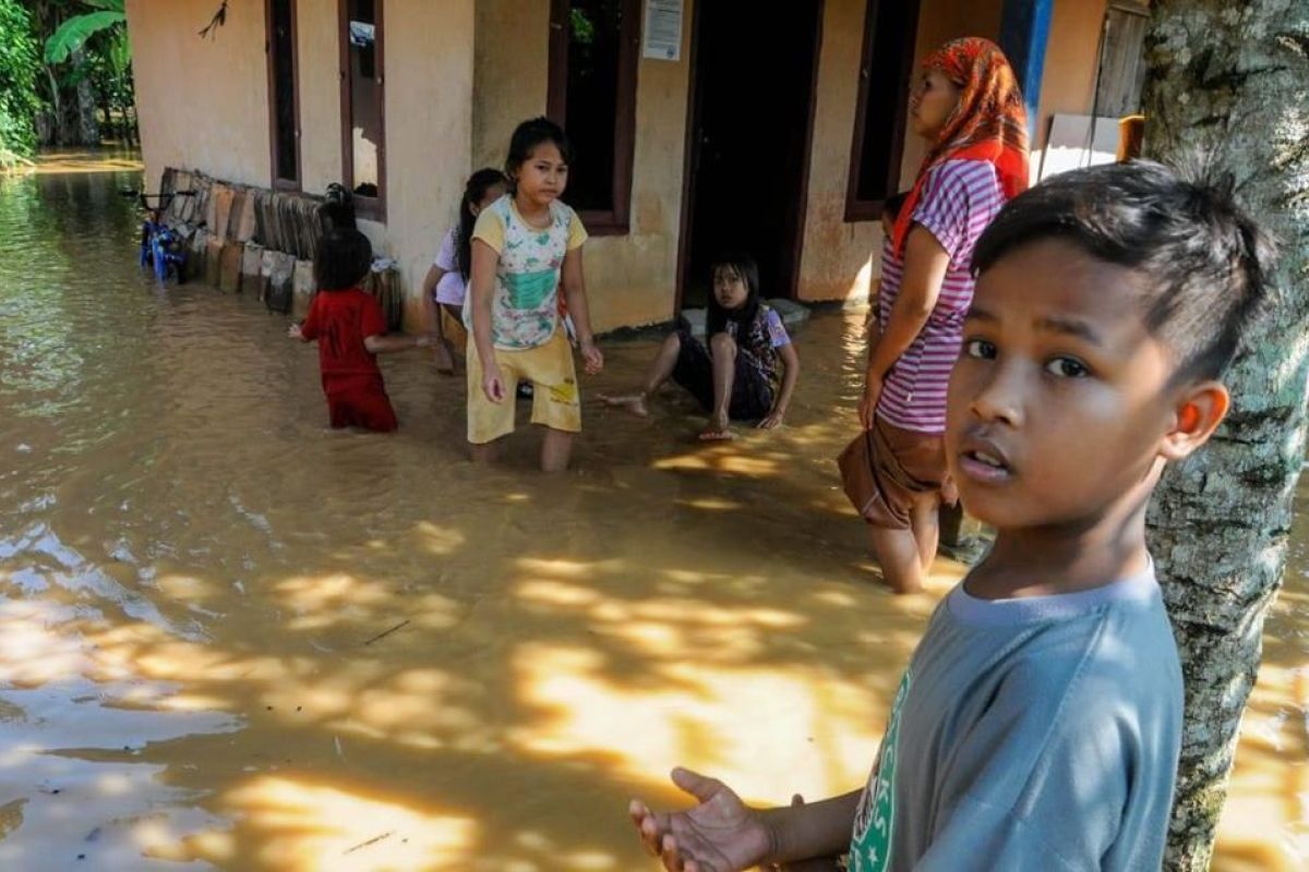 BPBD Lebak data warga terdampak banjir  akibat meluapnya sejumlah sungai