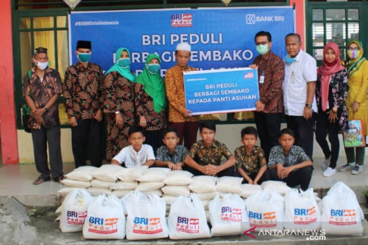 Bank BRI Cabang Solok berbagi sembako untuk Panti Asuhan PKU Muhammadiyah