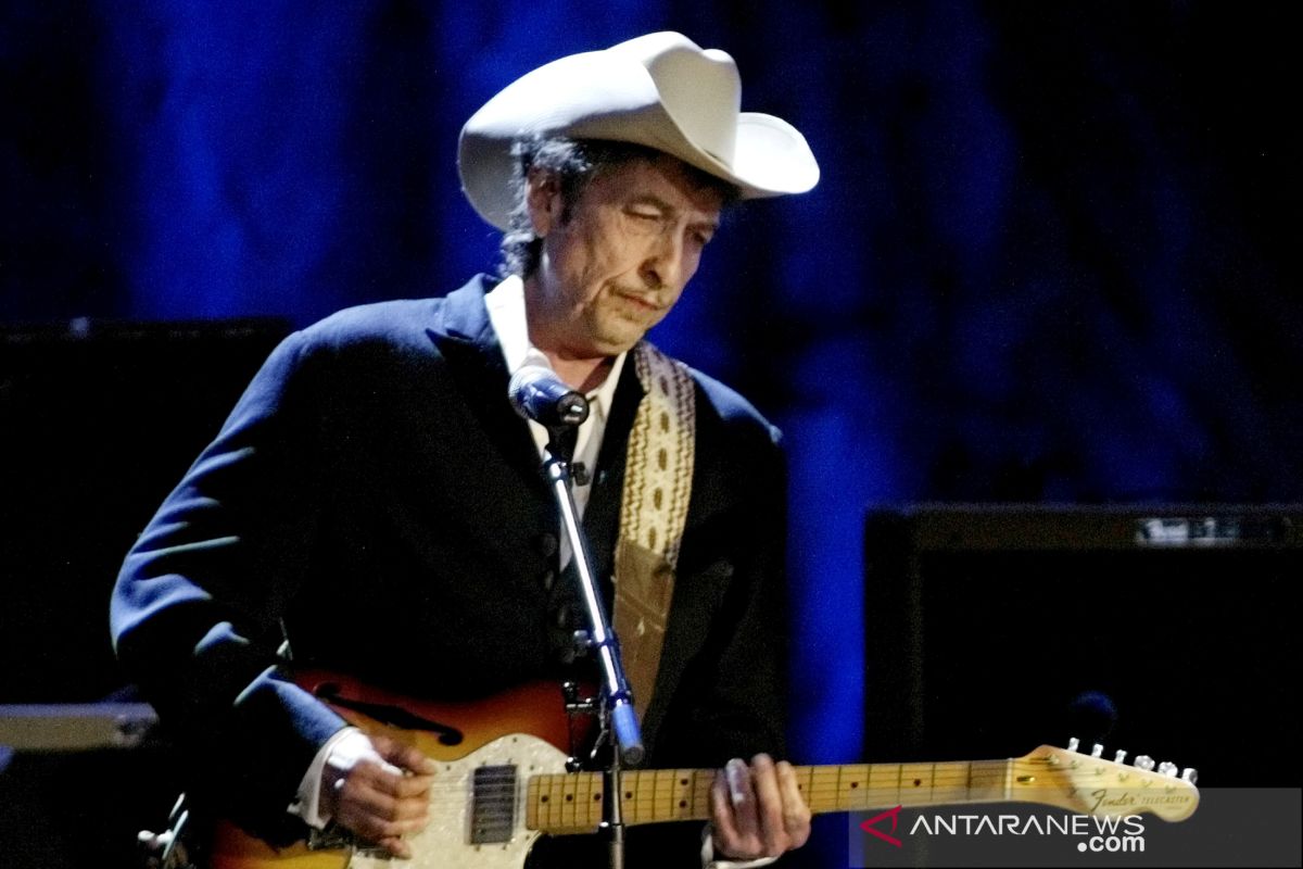Dampak pandemi, Andrea Bocelli, Bob Dylan batal manggung di Hollywood Bowl