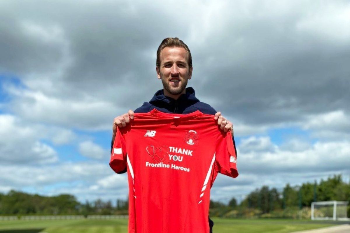 Bomber Tottenham Harry Kane sponsori bekas timnya, Leyton Orient